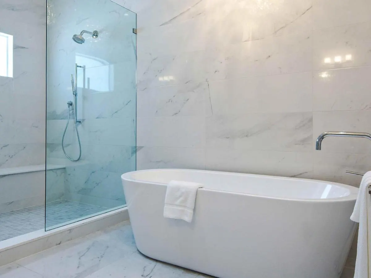 Luxury Cayman Villas Driftwood Village 0*,