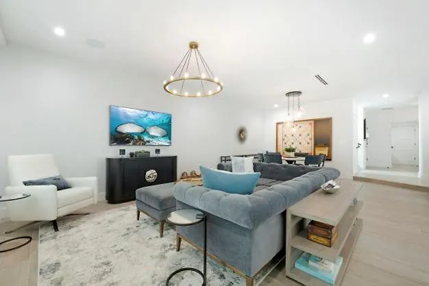 Resort Luxury Cayman Villas Driftwood Village