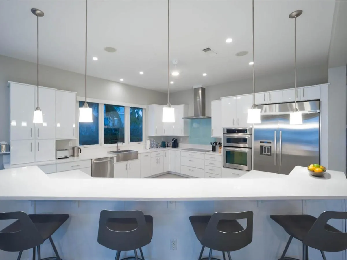 Resort Luxury Cayman Villas Driftwood Village
